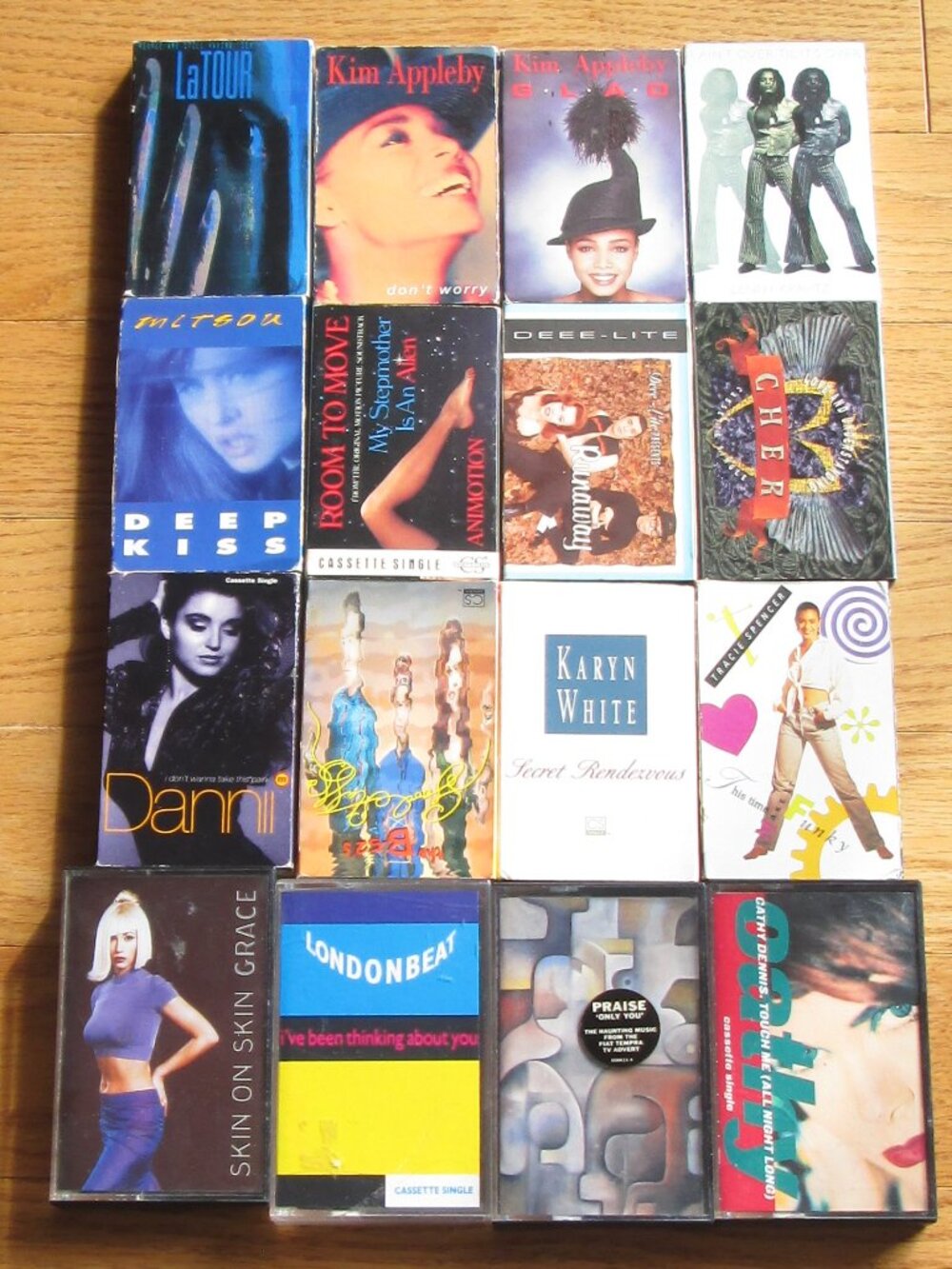 Lot 16 cassette singles by various artists - Cher, Deee-Lite, B52s, Mitsou,